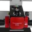 Zoom sobre el botón de parada de emergencia del carro de plataforma motorizado 1280x630 mm 400 kg